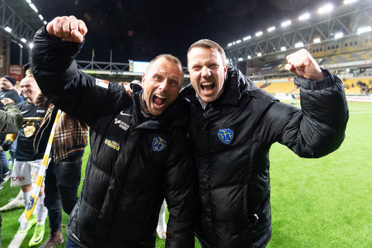 Falkenbergs tränare Hasse Eklund jublar