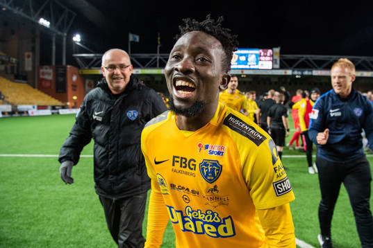 Falkenbergs Chisom Egbuchunam jublar