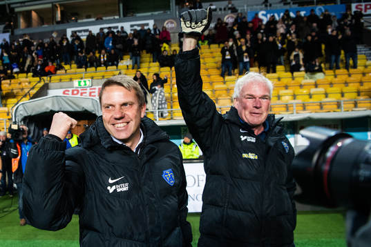Falkenbergs tränare Hasse Eklund jublar