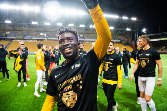 Falkenbergs Chisom Egbuchunam jublar