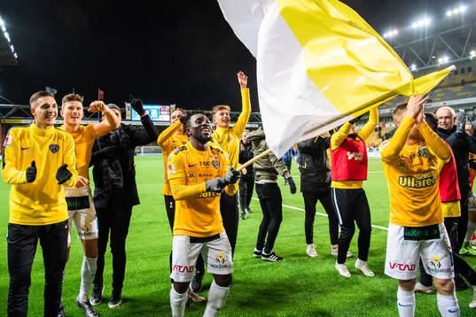 Falkenbergs Chisom Egbuchunam jublar