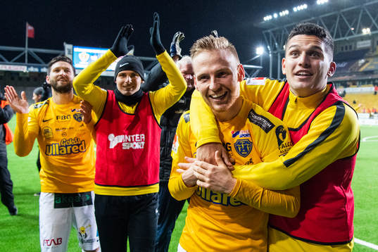 Falkenbergs spelare jublar