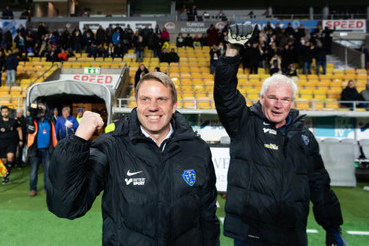 Falkenbergs tränare Hasse Eklund jublar