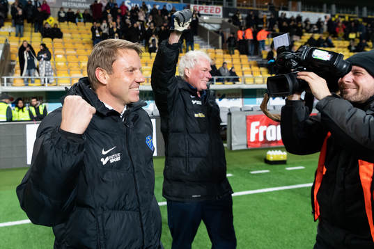 Falkenbergs tränare Hasse Eklund jublar