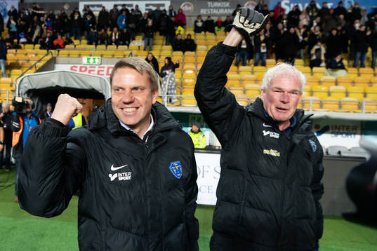 Falkenbergs tränare Hasse Eklund jublar