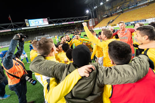 Falkenbergs spelare jublar