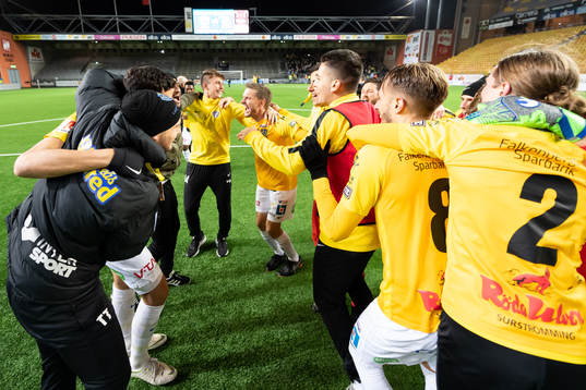 Falkenbergs spelare jublar