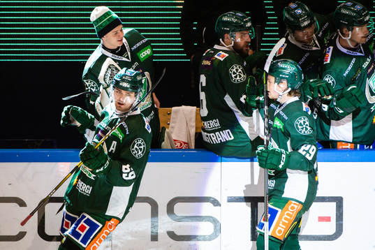 Färjestads Linus Johansson och Oskar Steen jublar