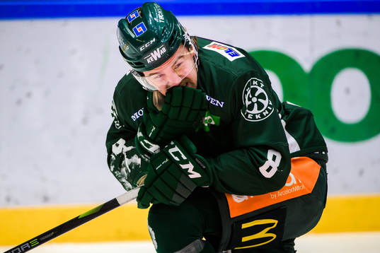 Färjestads Robin Press grinar illa