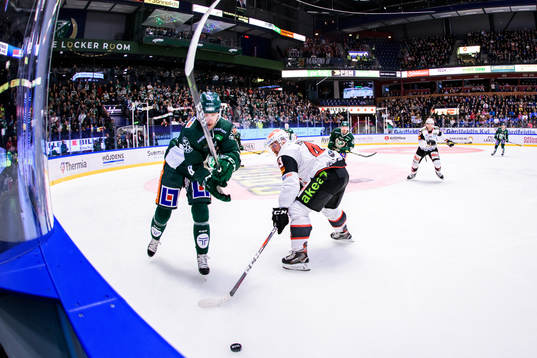 Färjestads Robin Press och Malmö Redhawks Nichlas Hardt