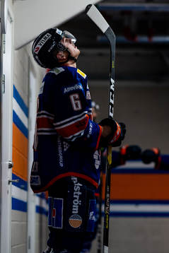 Växjös Linus Högberg före ishockeymatchen i SHL mellan