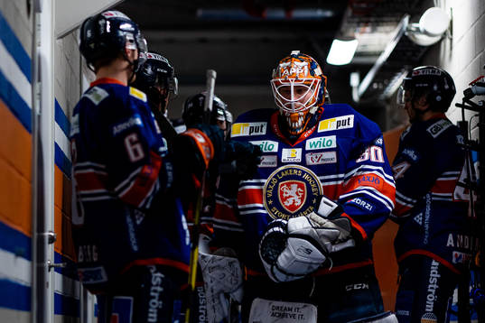 Växjös målvakt Viktor Fasth före ishockeymatchen i SHL