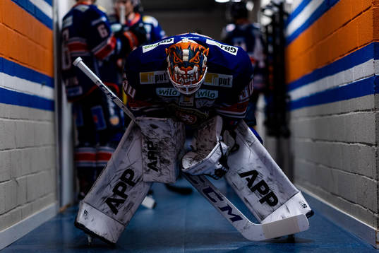 Växjös målvakt Viktor Fasth före ishockeymatchen i SHL