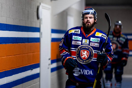 Växjös Roman Horak före ishockeymatchen i SHL mellan