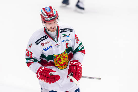 Moras Adam Massuhr deppar på vägen till utvisningsbåset