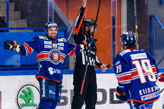 Växjös Janne Pesonen jublar