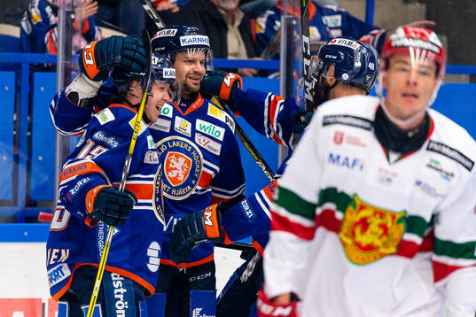 Växjös Janne Pesonen jublar