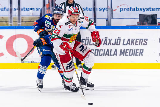 Moras Matt Bailey jagas av Växjös Linus Fröberg