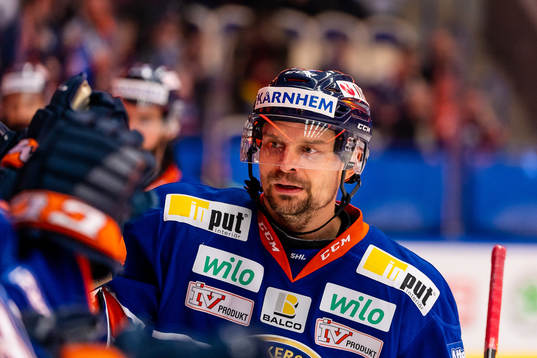Växjös Janne Pesonen jublar