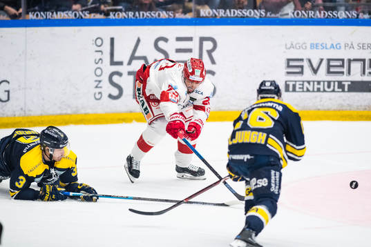 s Markus Lauridsen och Timrås Jeremy Boyce
