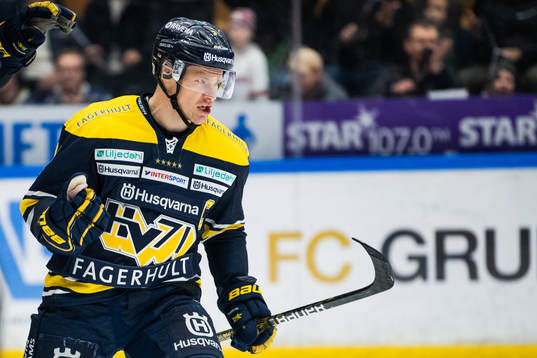 s Simon Önerud jublar