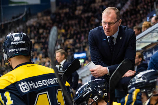 s tränare Johan Lindbom