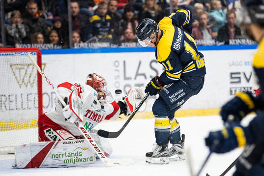 s Simon Önerud oroar framför Timrås målvakt Niklas