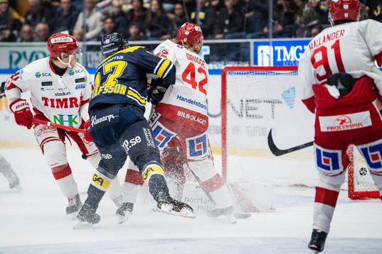 s David Gustafsson ser pucken gå i mål när Isac