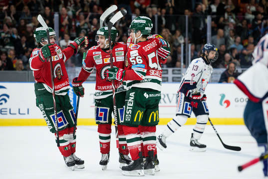Frölundas Jacob Moverare jublar med lagkamrater