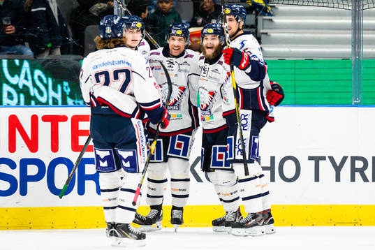 Linköpings Jimmy Andersson jublar med lagkamrater