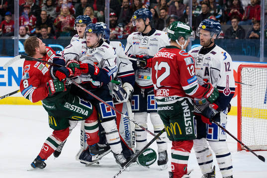 Frölundas Viktor Ekbom och Linköpings Anton Karlsson i