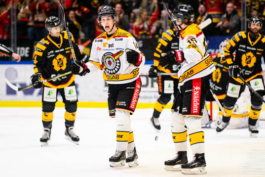 Luleås Jonas Berglund och Carl Mattsson jublar
