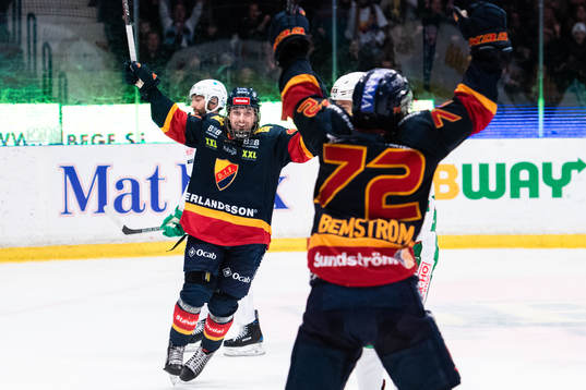Djurgårdens Albin Grewe och Emil Bemström jublar