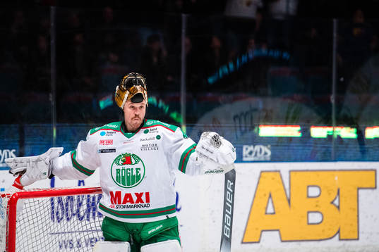 Rögles målvakt Justin Pogge deppar
