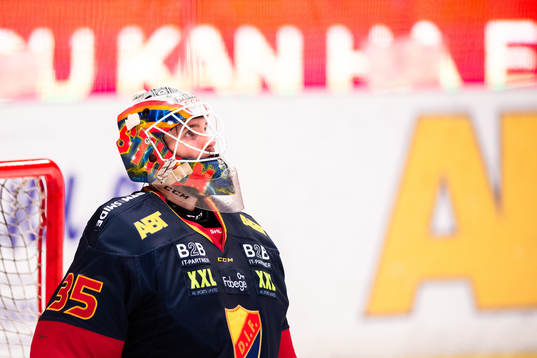 Djurgårdens målvakt Robin Jensen deppar