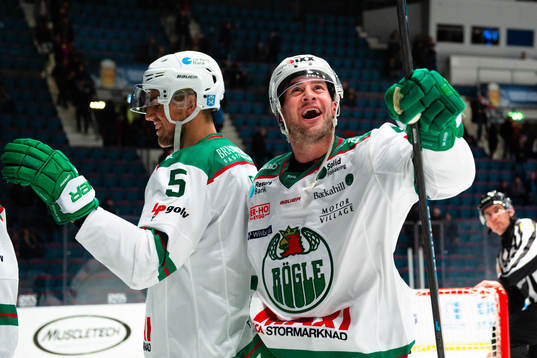 Rögles Alen Bibic och Kodie Curran jublar