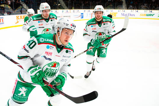 Rögles Christopher Bengtsson  jublar