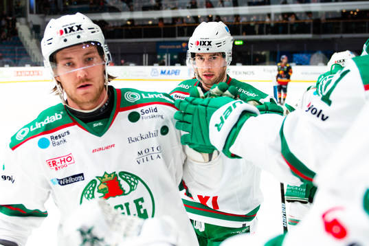 Rögles Linus Sandin och Kodie Curran jublar