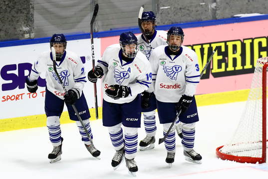 Västerbottens Max Johansson jublar med sina lagkamrater