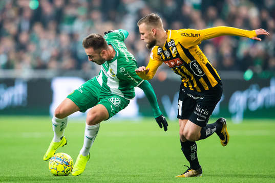 Hammarbys Muamer Tankovic och Häckens Alexander Faltsetas