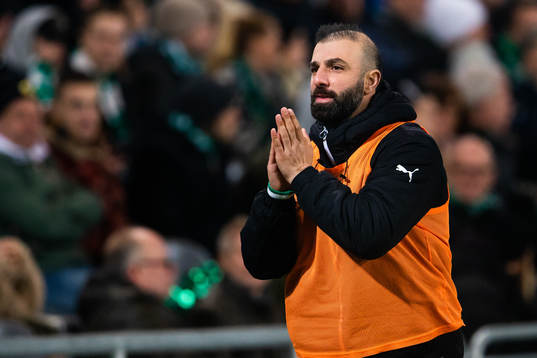 Hammarbys Kennedy Bakircioglu värmer upp