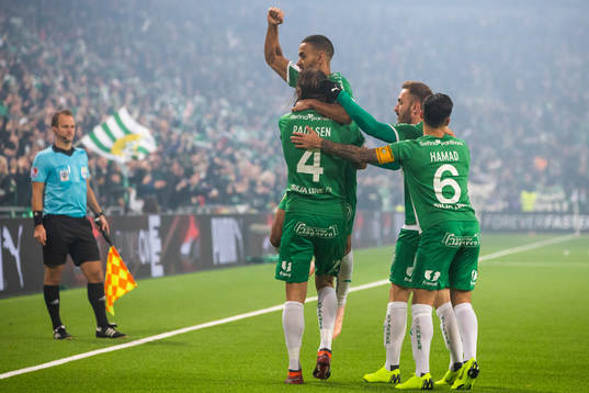 Hammarbys Björn Paulsen jublar med lagkamrater