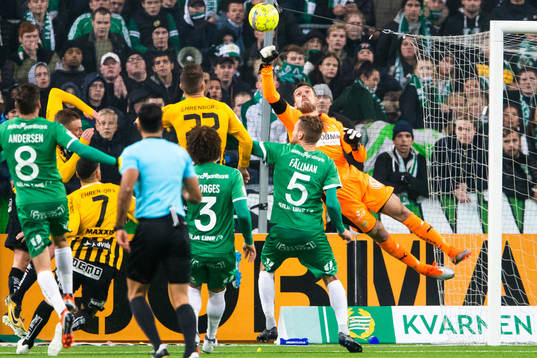 Hammarbys Davor Blazevic räddar