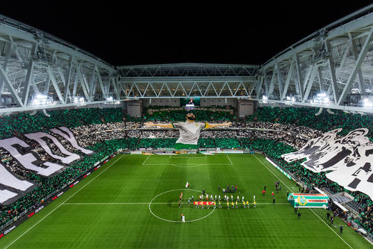 Hammarbys TIFO på Tele2 Arena innan fotbollsmatchen i