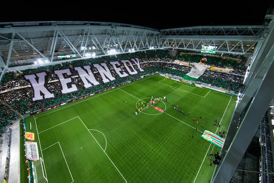 Hammarbys TIFO på Tele2 Arena innan fotbollsmatchen i