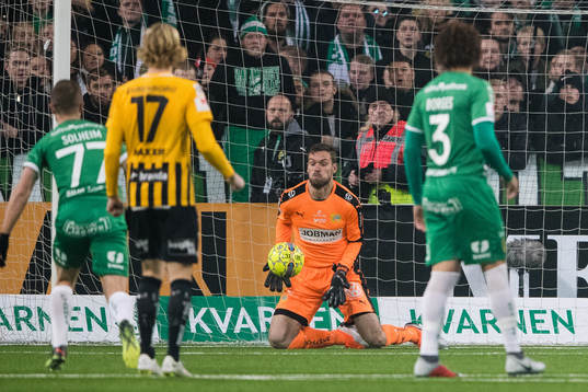 Hammarbys Davor Blazevic med en räddning