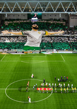 Hammarbys TIFO på Tele2 Arena innan fotbollsmatchen i