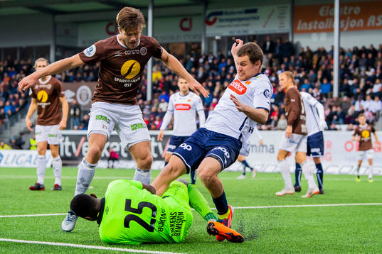 Sondre Johansen, goalkeeper Georges Bokwé of Mjøndalen