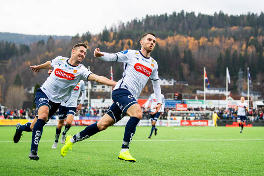 Zymer Bytyqi of Viking celebrates with his teammate Steffen