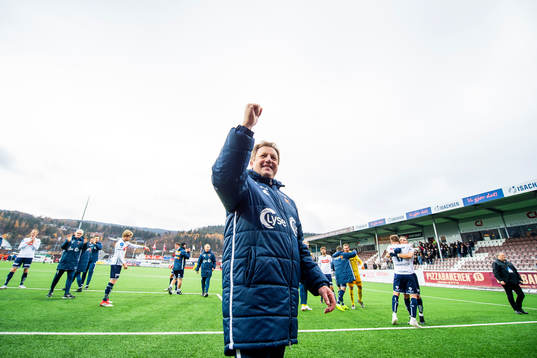 Bjarne Berntsen, head coach of Viking, celebrates